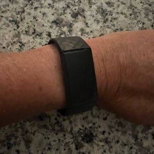Fitbit Charge 3 + charger
